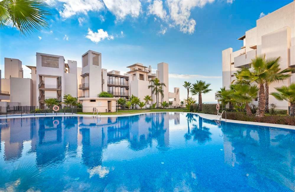 Bahia De La Plata Luxury Apartments Estepona Eksteriør billede